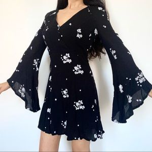 Free people floral bellsleeve dress size 2